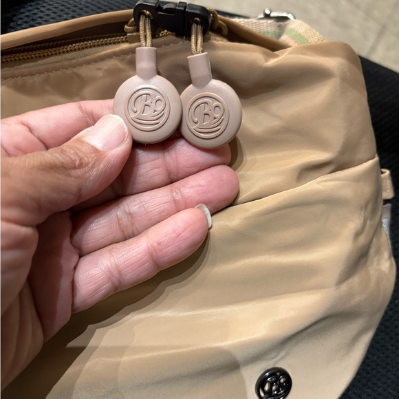 Stylish Beige Crossbody Bag - Picture 9 of 10